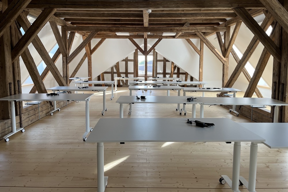 Galerie Hofjäger36 mit höhenverstellbaren Tischen